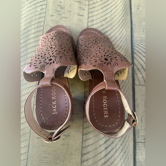 NEW Jack Rogers Womens Brown Laser
Cut Ronnie Block Heel Leather Sandals
9.5M - Picture 6 of 9